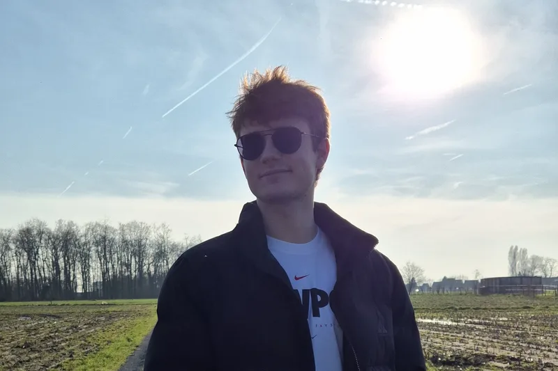 Deniz Abbeel, founder of Cloudpage, outdoors on a farm track between the fields